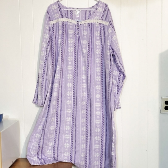 Adonna Purple and White Striped Fleece Long Sleeve Nightgown Women's Size 3X - Picture 2 of 10